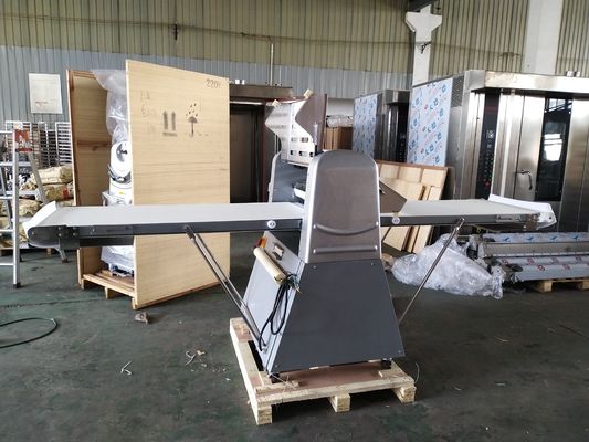 Máquina de rodillo de masa de pasta europea de 630 mm para un rendimiento óptimo