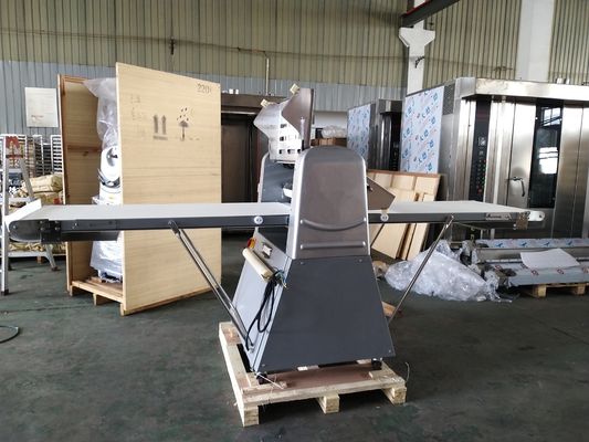 Máquina de rodillo de masa de pasta europea de 630 mm para un rendimiento óptimo