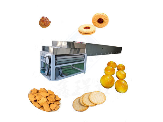 Horno de túnel de tamaño mediano para hornear galletas y tortillas de huevo en una tienda de alimentos y bebidas