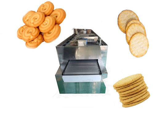 Horno de túnel de tamaño mediano para hornear galletas y tortillas de huevo en una tienda de alimentos y bebidas