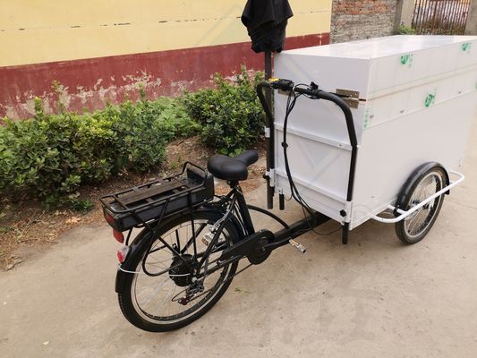 Carro de venta de comida callejera al aire libre con equipos personalizados