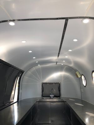 Shanghai Jingyao Carro de helados / camiones de alimentos Caravana de remolque con obras de construcción