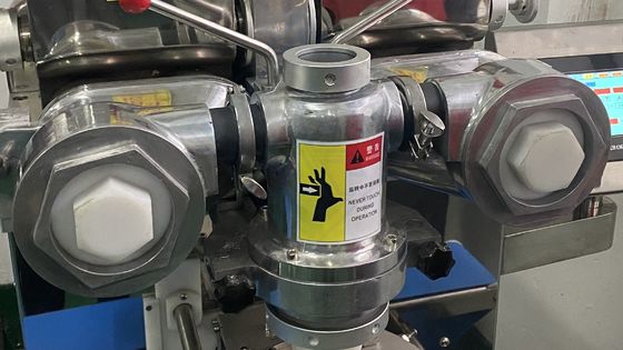 1.2x0.8x1.0 m Máquina automática de incrustación y formación de bolas de arroz Multifunción