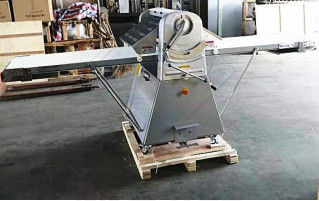 240kgs Producción de pan industrial Equipo de panadería de la mesa de la parte superior de la hoja de masa para la baguette
