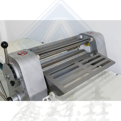 240kgs Producción de pan industrial Equipo de panadería de la mesa de la parte superior de la hoja de masa para la baguette
