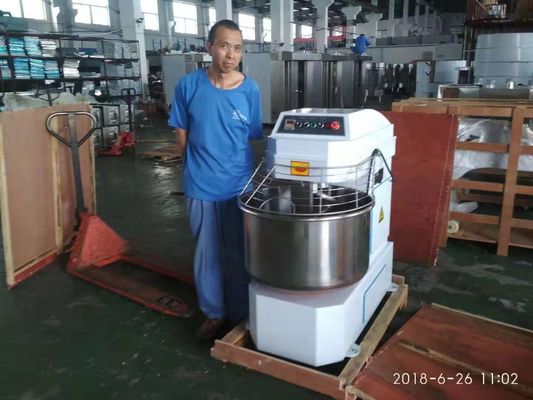 Capacidad de salida de 100 kg Mezclador de masa industrial doble movimiento doble velocidad fácil de operar