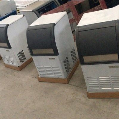 Máquina comercial para hacer cubos de hielo de tamaño 430x520x800 con una gran capacidad de almacenamiento de hielo de 1000 kg