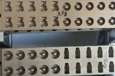 30-60 kg/h Capacidad de gelatina de gelatina blanda de oso máquina de hacer dulces para tiendas de ropa