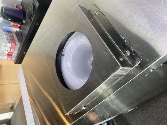 Máquina de hielo industrial 60kg Fabricante automático de cubos de hielo Fabricante agradable de acero inoxidable 304