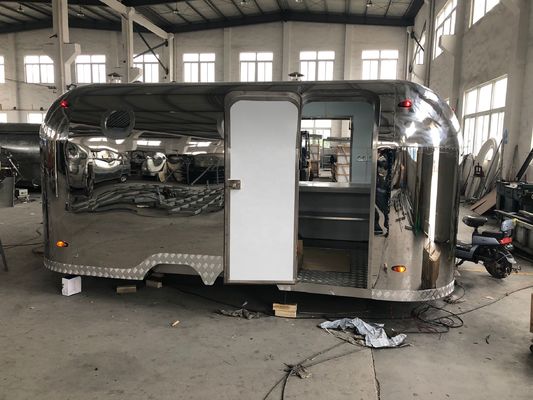 Carro de perritos calientes de ruedas de carretera, camión de comida móvil, remolque con restaurante totalmente equipado