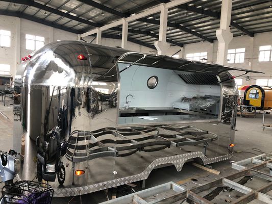 Carro de perritos calientes de ruedas de carretera, camión de comida móvil, remolque con restaurante totalmente equipado