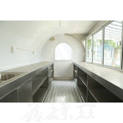 Camión de comida de café y perrito caliente móvil 5.8M Doble eje Diseño agradable Modelo redondo industrial