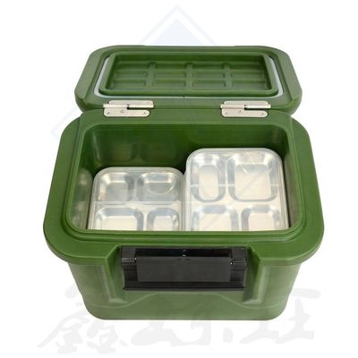 Cuadro de comida aislado de forma redonda Equipo mecánico de cocina con plato de raspado